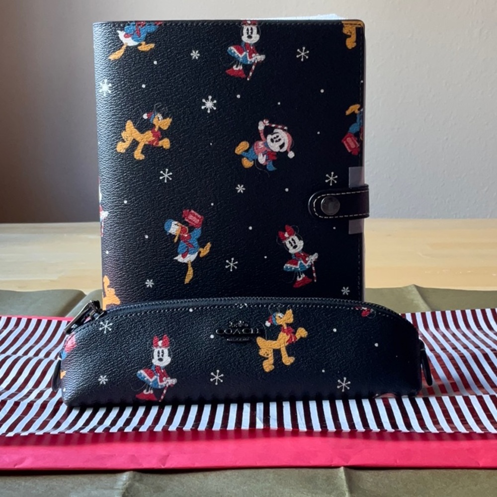 🎁 DISNEY X COACH NOTEBOOK & PENCIL CASE & DUSTCOVER WITH HOLIDAY PRINT 🎁 - Picture 2 of 16